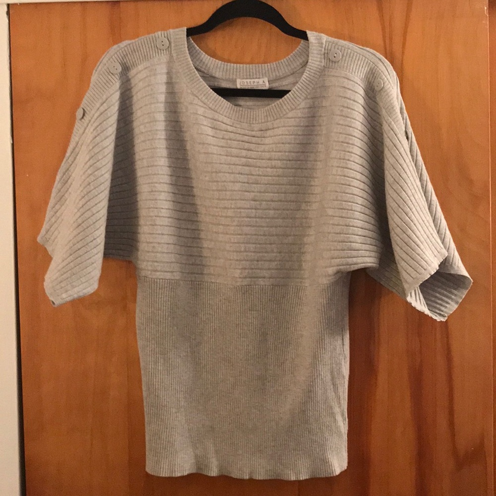 Short sleeve sweater